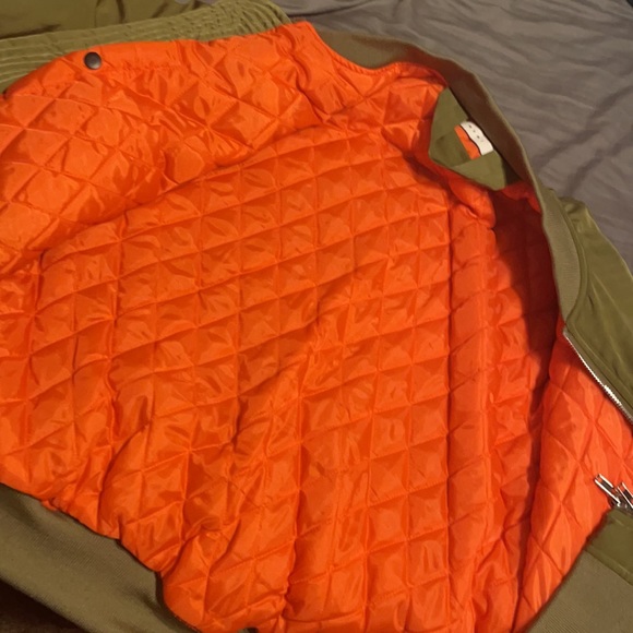 Army Green MNML Bomber XL - Picture 3 of 5